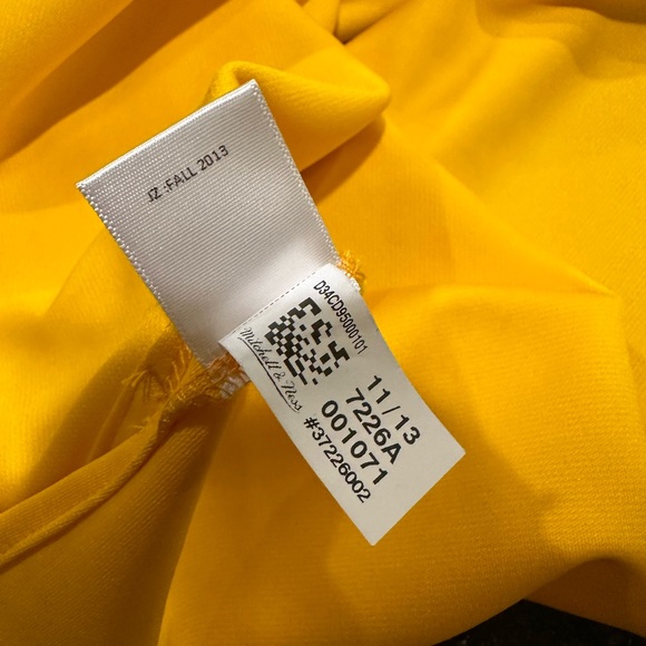 Mitchell & Ness NBA LA Lakers Wilt Chamberlain 1972 Yellow Jersey - Picture 12 of 12